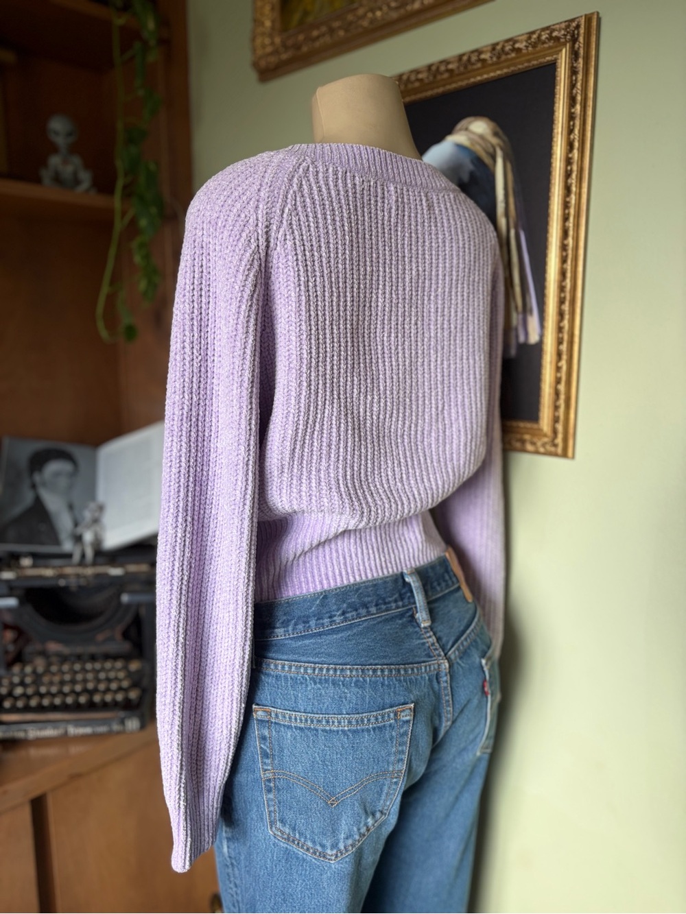 Urban Outfitters Light Lavender Woman’s V-Neck Cropped Soft Sweater Size XS - Picture 4 of 15